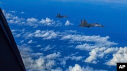 Dua pesawat jet China tampak terbang di dekat Taiwan (foto: ilustrasi). 
