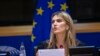 Politisi asal Yunani yang juga Wakil Presiden Parlemen Eropa, Eva Kaili, berbicara dalam acara penghargaan karya Buku Eropa yang digelar di Brussels, pada 7 Desember 2022. (Foto: European Parliament via AP)