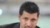 Pelatih sepak bola Iran, Ali Daei saat menyaksikan pertandingan melawan Thailand pada kualifikasi Piala Asia 2011 di stadion Rajamangala, Bangkok, 28 Januari 2009. (AFP PHOTO/PORNCHAI KITTIWONGSAKUL)