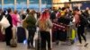 美国空管系统电脑故障一度造成西南航空公司在芝加哥机场的乘客滞留。（2023年1月11日）