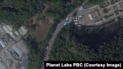 2022年12月26日，衛星圖片顯示廣州市番禺區殯儀館外車輛集結（來源：Planet Labs PBC)