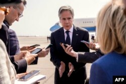 Menteri Luar Negeri AS Antony Blinken berbicara kepada wartawan usai pertemuannya dengan presiden Mesir, di bandara Kairo, pada 10 Juni 2024. (Foto: AFP)