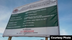 Papan proyek pembangunan fasilitas publik di wisata alam Ijen (Foto courtesy: Sea Soldier Banyuwangi).