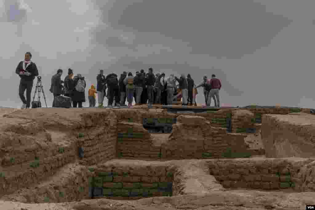 The five ancient tombs were discovered northwest of the Merenre Pyramid, in the Saqqara necropolis, or ancient cemetery, in Giza, Egypt, March 19, 2022. (Hamada Elrasam/VOA)