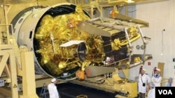 Wahana penyelidik Mars tanpa awak Rusia, Phobos-Grunt, sebelum diluncurkan dari kosmodrom Baikonur, Kazakhstan (foto: dok). Phobos-Grunt jatuh ke Samudera Pasifik 15 Januari lalu.