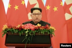 김정은 북한 국무위원장이 시진핑 중국 국가주석의 초청으로 중국을 비공식 방문했다. 집권 후 첫 해외 방문이었다.