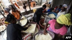 ኣብ ኣቡጃ ደቂ ኣንስትዮ መግቢ ኣብ ምድላው ከለዋ ዝተወስደ ፡- ፋይል2 018.