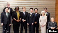 일본을 방문 중인 린다 토머스-그린필드 유엔 주재 미국 대사가 18일 북한에 의한 일본인 납치 피해자 가족들을 만났다.
