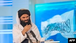 سراج‌الدین حقانی به خاطر طراحی و سازماندهی حملات علیه نیروهای امریکایی و ایتلاف در افغانستان، هنوز هم در فهرست افراد زیر پیگرد ادارۀ تحقیقات فدرال امریکا (FBI) قرار دارد و بر سر وی ۱۰ میلیون دالر انعام تعیین شده است.
