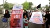 Ribuan warga melakukan aksi demonstrasi anti-LGBT di Bogor, Jawa Barat. (Foto: ilustrasi/AFP)
