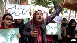 پس از مسلط شدن طالبان، زنان بیشترین اعتراضات مدنی را در کابل راه اندازی کرده اند، اما در اغلب موارد، اعتراضات آنان با خشونت طالبان پاسخ داده شده است