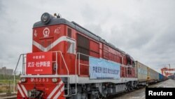 资料照片：前往德国的中欧班列离开中国武汉(2020年3月28日）