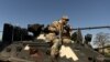 Tentara Ukraina mengendarai kendaraan lapis baja di Bakhmut wilayah Donetsk, Ukraina timur, 8 Mei 2022 (foto: dok). 