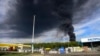 Asap mengepul dari daerah yang dikuasai oleh pasukan separatis dukungan Rusia di Makiivka, wilayah Donetsk, Ukraina timur (foto: dok). Serangan rudal HIMARS di kota itu hari Minggu (1/1) menewaskan sedikitnya 63 tentara Rusia di sana.