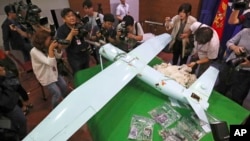 FILE - Sebuah drone yang diduga milik Korea Utara terlihat di Kementerian Pertahanan di Seoul, 21 Juni 2017. (Lee Jung-hoon/Yonhap via AP)