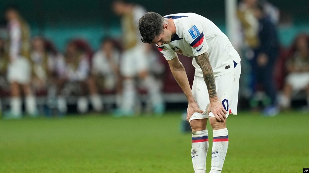 Jwe Ameriken Christian Pulisic apre fen match seleksyon nasyonal Etazini kont La Oland, ke li pedi 3-1 nan Mondyal Foutbol Qatar la, 3 Desanm, 2022. 