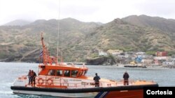 Barco da guarda-costeira de Cabo Verde