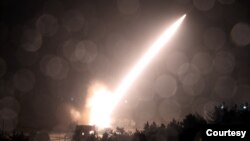 南韓軍隊和駐韓美軍2022年10月5日向半島以東海域發射多枚導彈。（南韓國防部照片）