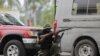 Seorang tentara tengah bersiaga di luar pangkalan militer dekat Istana Kepresidenan di Port-au-Prince, Haiti, setelah geng kriminal bersenjata melakukan sejumlah serangan di beberapa area di kota tersebut pada 27 Juli 2022. (Foto: Reuters/Ralph Tedy Erol)