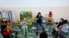 Halimeh Sarabtah, yang lahir tuli, menggunakan terapi musik sebagai pengobatan psikologis untuk anak-anak cacat di Ramallah, Tepi Barat yang diduduki Israel, 5 April 2022. Gambar diambil 5 April 2022. REUTERS/Mohamad Torokman