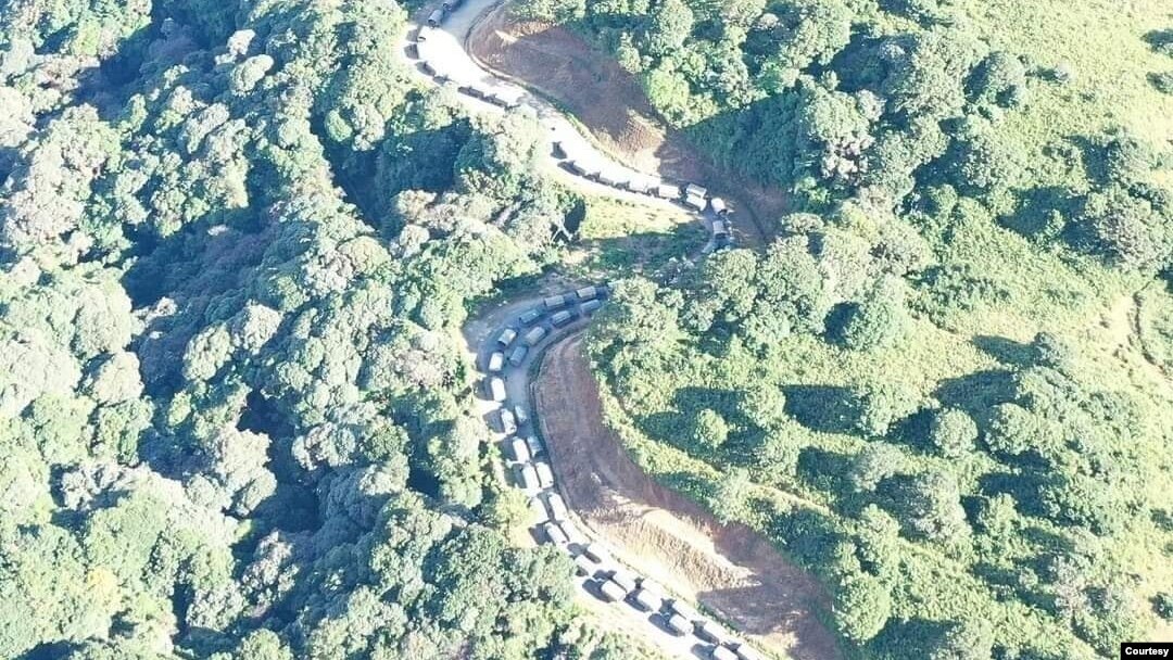 မတူပီမှ မင်းတပ်ဘက်ကို ဆင်းလာသည့် စစ်ကောင်စီယာဉ်တန်း/ယခင်မှတ်တမ်းဓာတ်ပုံ (Photo: CDF Mindat )
