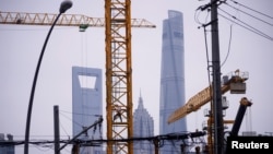 资料照：上海陆家嘴金融区附近的一处建筑工地。（2020年7月16日）