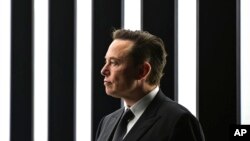 ARHIVA: Ilon Mask, direktor kompanije Tesla, na otvaranju fabrike u Grunhajdeu u Nemačkoj, 22. marta 2022.