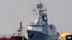 A type 054A guided missile frigate "Wuhu," prepares to dock at Manila's South Harbor for a four-day port call Thursday, Jan. 17, 2019 in Manila