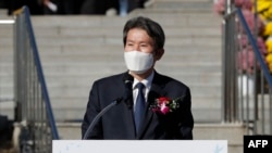 이인영 한국 통일부 장관이 지난해 11월 판문점 견학지원센터 개소식에서 연설하고 있다. (자료사진)