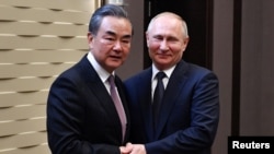 俄羅斯總統普京2019年5月13日在俄羅斯索契會見時任中國外長王毅。