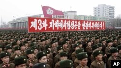 지난 2월 북한 평야에서 3차 핵실험 성공을 자축하는 대규모 군중대회가 열렸다. (자료사진)