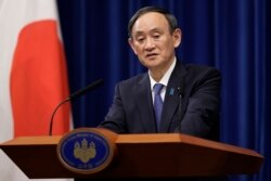 PM Jepang Yoshihide Suga di kediaman resmi perdana menteri Jepang di Tokyo, Kamis, 7 Januari 2021.