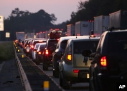 Kemacetan lalu lintas terjadi di jalur utara Interstate 75 di dekat garis negara bagian Georgia-Florida saat orang-orang melarikan diri dari Badai Irma di Jennings, Florida, 8 September 2017.
