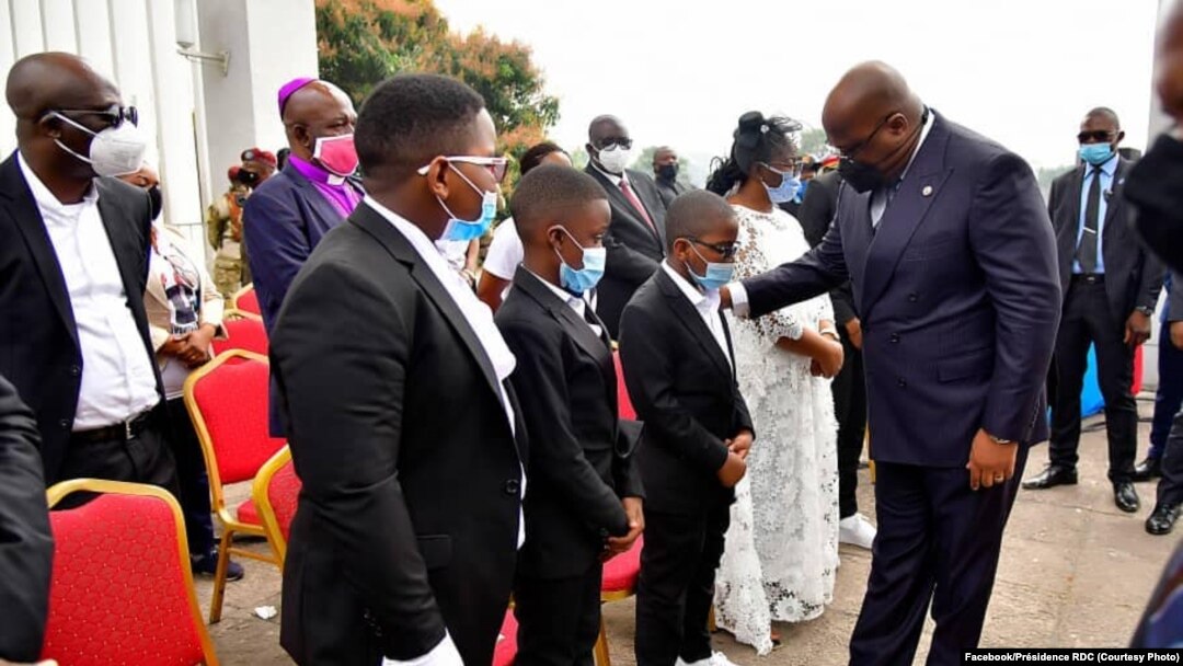 Président Félix Tshisekedi azali kosolola na bana ya nkondo zuzi Raphael Yanyi libanda ya Palais ya Justice, Kinshasa, 20 juillet 2020. (Facebook/Présidence RDC)