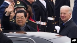 中国国家主席胡锦涛周二抵达美国, 副总统拜登到机场迎接