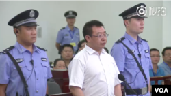 被控涉嫌煽動顛覆國家政權罪的維權律師江天勇在長沙中級人民法院出庭受審。（長沙中院微博圖片2017年8月22日）