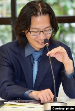 正在德國漢堡大學擔任訪問學者的台灣中研院歐美所研究員吳建輝