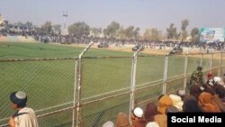 طالبان اخیرآ مجازات بدنی متهمان را در محضر عام در سراسر افغانستان افزایش داده و آنان مردان و زنان را به اتهام‌های مختلف بازداشت و در محضر عام شلاق زده‌اند.