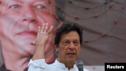 عمران خان،‌ صدراعظم برکنار شدهٔ پاکستان