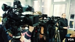 Iz Fondacije je saopšteno da je "licmerno dalje učešče u Radnoj grupi u momentu kada novinari strahuju za svoju bezbednost"