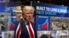 Presiden Donald Trump saat mengunjungi pabrik komponen milik Ford yang diubah menjadi pabrik pembuatan ventilator, di Ypsilanti, 21 Mei 2020. (Foto: AP)