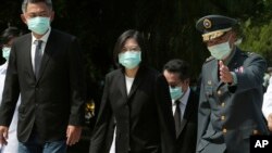 台湾总统蔡英文在金门参加中国军队袭击金门岛62周年纪念活动。（2020年8月23日）