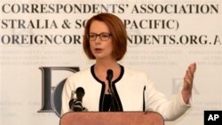 Perdana Menteri Australia Julia Gillard saat memberikan sambutan dalam jamuan makan siang bersama wartawan asing di Sydney, Australia (4/4).