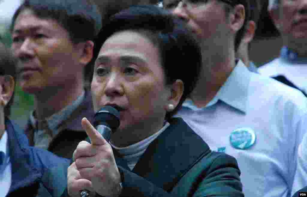 民主黨主席劉慧卿表示,如果北京背棄普選承諾,該黨超過40名成員將參與佔中公民抗命運動