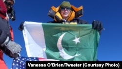 Vanessa O’Brien menaklukkan puncak K2 setinggi 8.611 meters hari Jumat (28/7). 