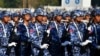 Anggota militer Myanmar berbaris di lapangan parade untuk menandai Hari Kemerdekaan negara itu di Naypyidaw pada 4 Januari 2023. (Foto: AFP)