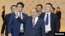 ၂၉ ကြိမ်မြောက် အာရှပစိဖိတ်ဒေသ စီးပွါးရေးပူးပေါင်းဆောင်ရွက်မှု APEC ထိပ်သီးညီလာခံကို တက်ရောက်လာတဲ့ ဗီယက်နမ်သမ္မတငွင်ရွှမ်ဖုခ် (Nguyen Xuan Phuc) (နိုဝင်ဘာ ၁၈၊ ၂၀၂၂)