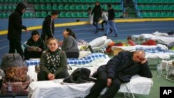2022年3月5日星期六，来自乌克兰的难民在摩尔多瓦基希讷乌难民营休息。