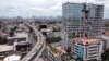 Ilustrasi - Jalur kereta api (kiri) dari sistem Mass Rapid Transit (MRT) membelah kota Jakarta, 10 Februari 2022. (BAY ISMOYO / AFP)