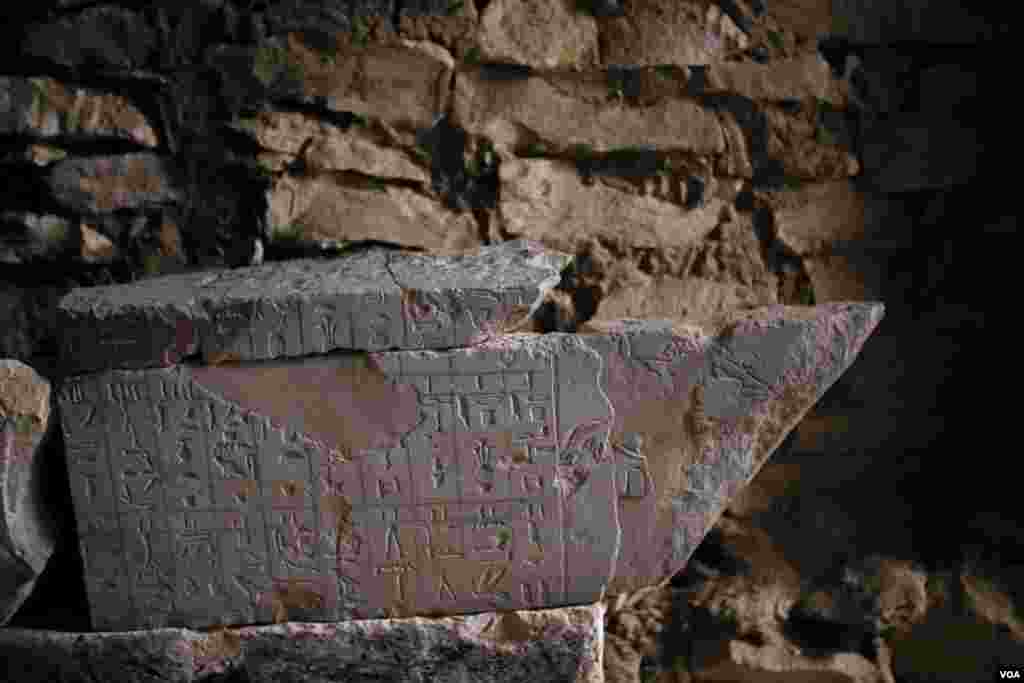 Archaeologists say the first tomb they discovered appeared to have been deliberately attacked in ancient times, in Giza, Egypt, March 19, 2022. (Hamada Elrasam/VOA)